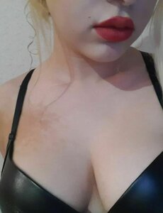 Дешевая проститутка  Викуся, встречу красиво и сексуально в Екатеринбурге.